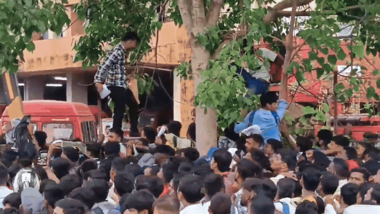 Stampede-like situation: Over 25,000 show up for walk-in interviews near Mumbai airport