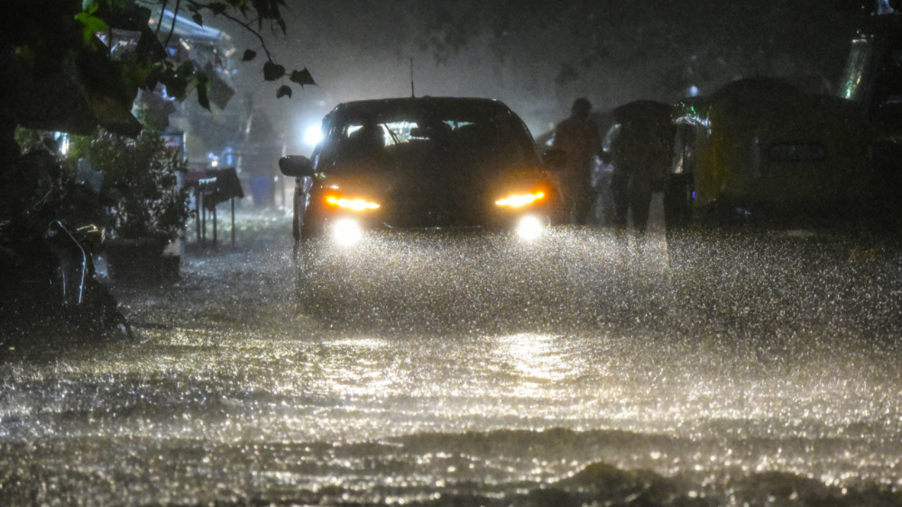 Heavy rains in Delhi-NCR; IMD issues red alert