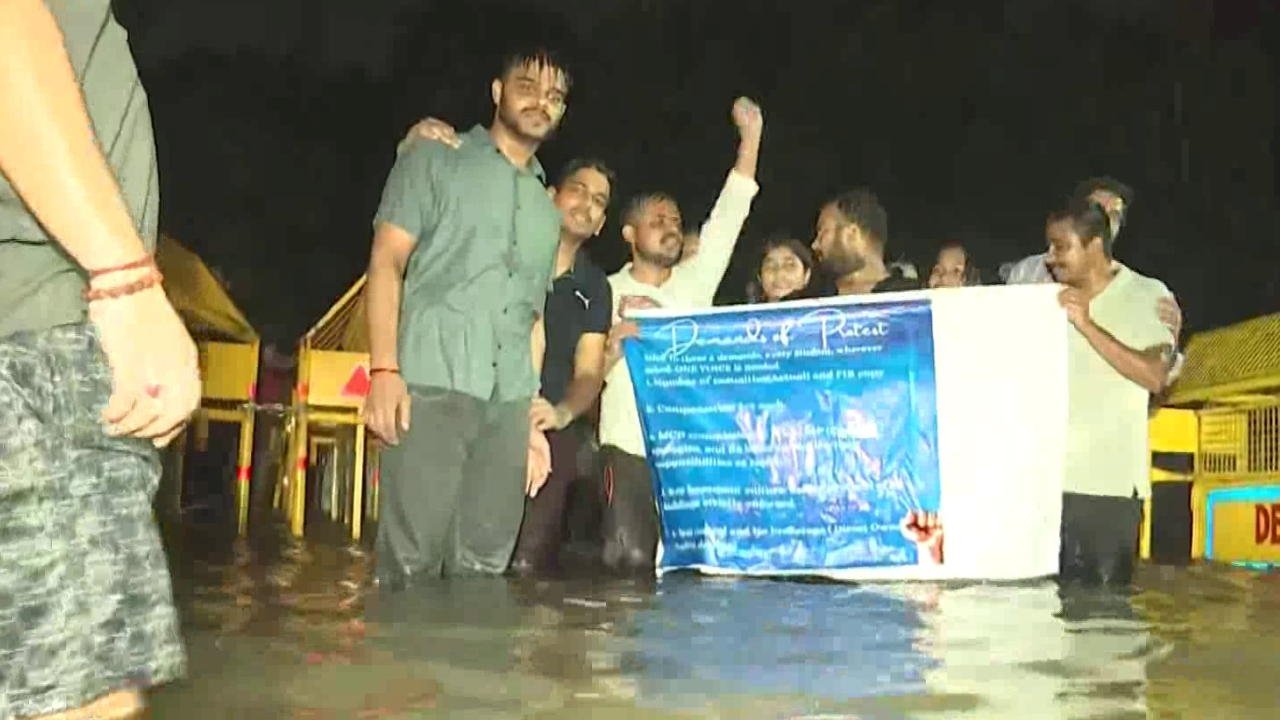 UPSC students death: Roads in same area waterlogged again as students continue protest