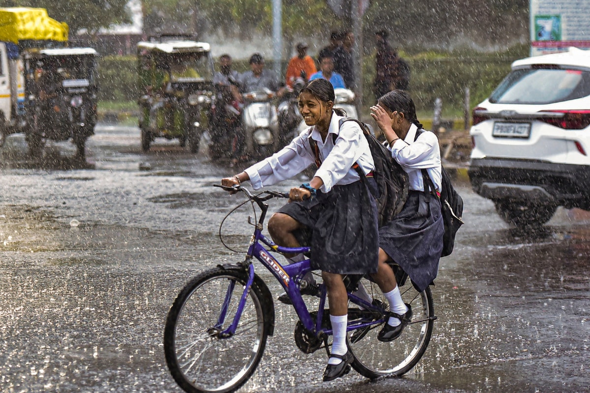 Incessant Rains Cause Waterlogging In Parts Of Mumbai, Schools Shut In Pune, Pimpri Chinchwad Amid IMD Alerts