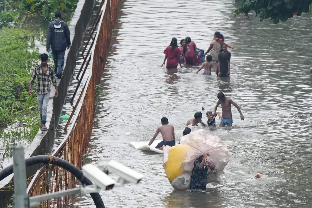 Heavy Rains Batter Mumbai For Third Consecutive Day, Trains Delayed, Subways Submerged