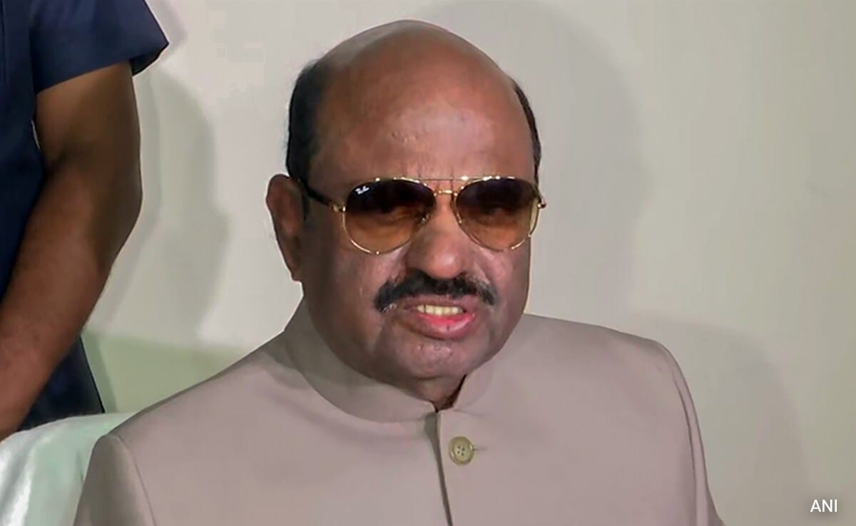 Centre Acts Against 2 Kolkata Senior Cops For “Tarnishing” Governor’s Office