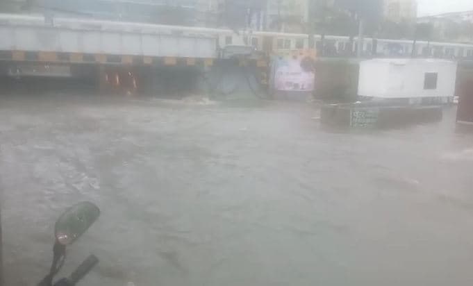 Heavy Rain In Mumbai Causes Traffic Chaos, Andheri Subway Flooded