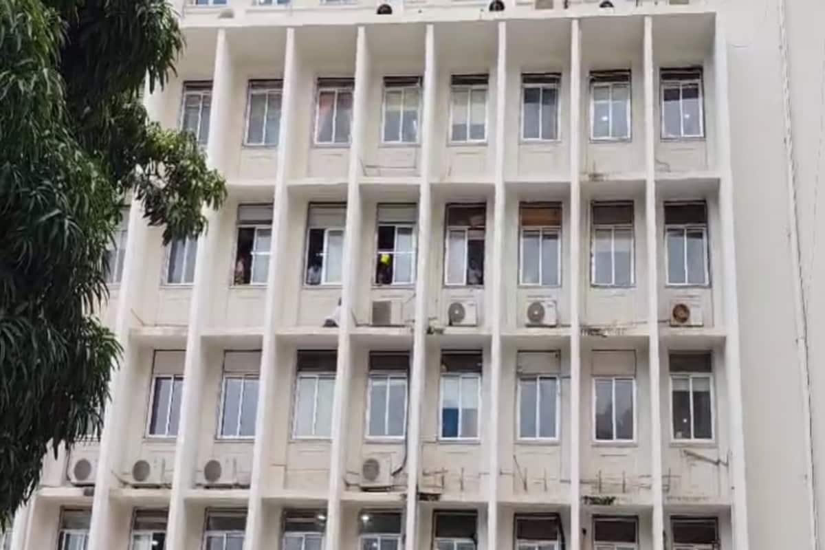 Unhappy With Officials, Mumbai Man Jumps From Mantralaya Building In Suicide Attempt, Rescued | Video