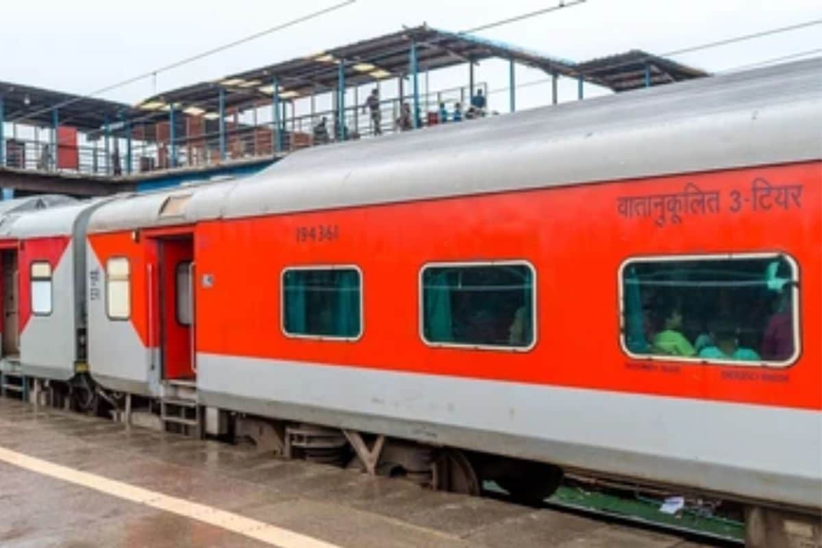 Man Goes Missing From Delhi-Sealdah Rajdhani Express; Luggage, Mobile Found