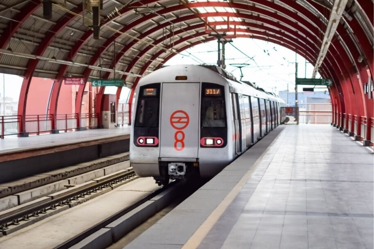Delhi Metro Introduces New Rules on Carrying Liquor Bottles, Here’s How Much Is Allowed
