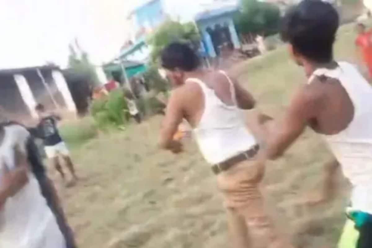 Shocking Incident in Motihari: Teacher Caught with Minor Girl, Faces Public Outrage