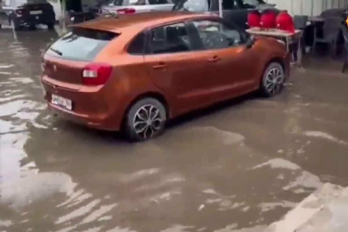 Noida Police Station Turns Into Pond after Rainfall, Severe Waterlogging Inside Premises