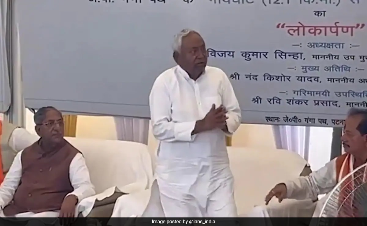 “Will Touch Your Feet If…” Nitish Kumar Tells Official To Expedite Work