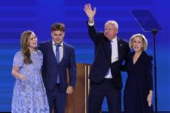 ‘Coach Walz’ rallies Democrats with personal pitch to middle America