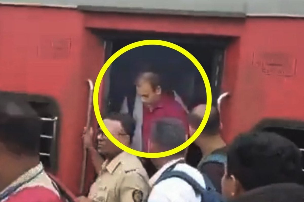 Underworld Don Abu Salem, Accused In 1993 Mumbai Blasts Case, Brought to Manmad In Train | Watch Video