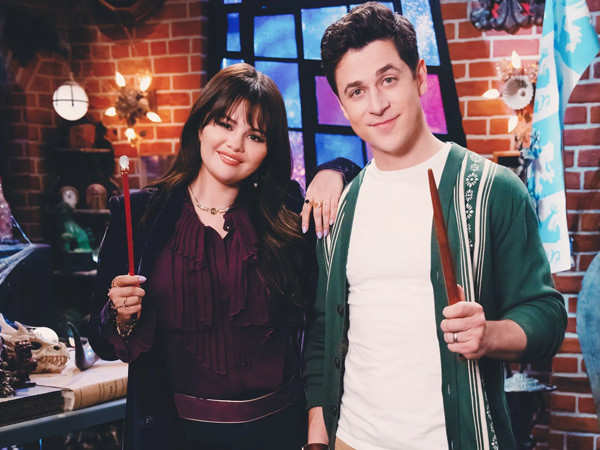 First look of David Henrie and Selena Gomezâs Wizards Beyond Waverly Place