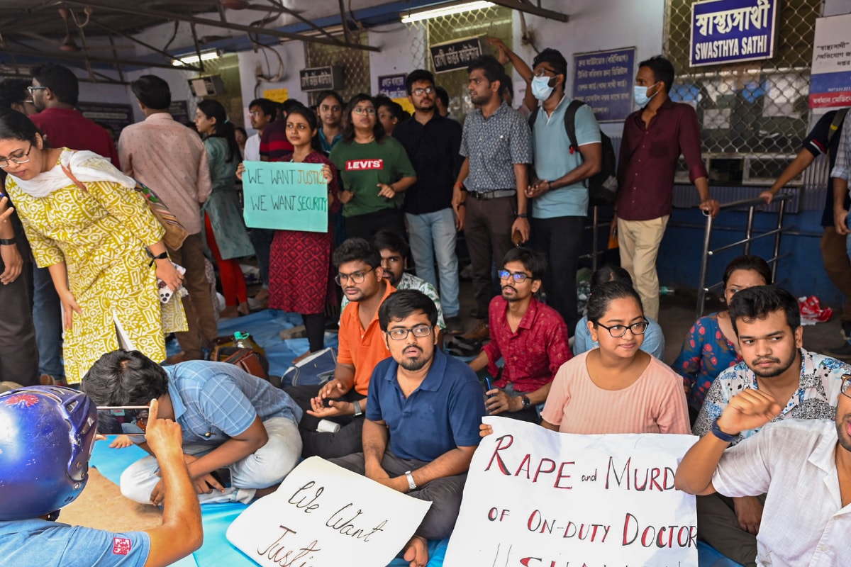 In First Call After Kolkata Doctor’s Rape-Murder, Hospital Official Informed Family She Died By Suicide: Report