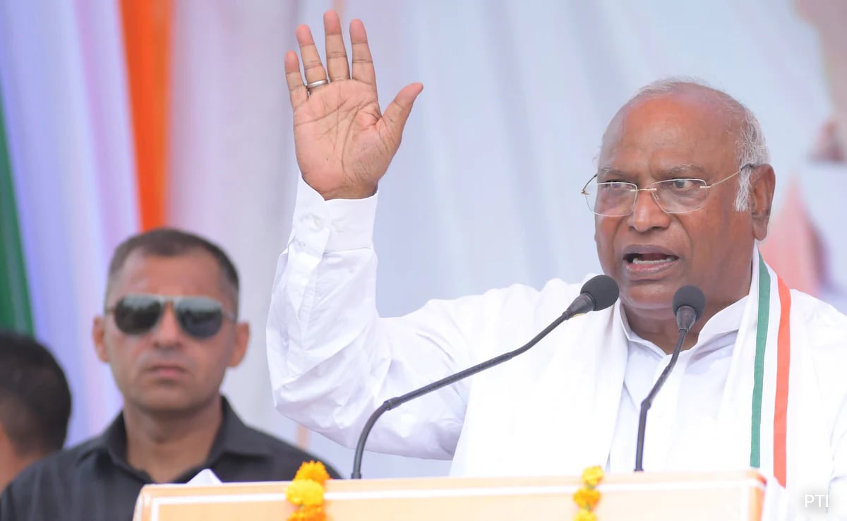 “U In UPS Stands For…”: Mallikarjun Kharge Jabs Centre On Pension Move