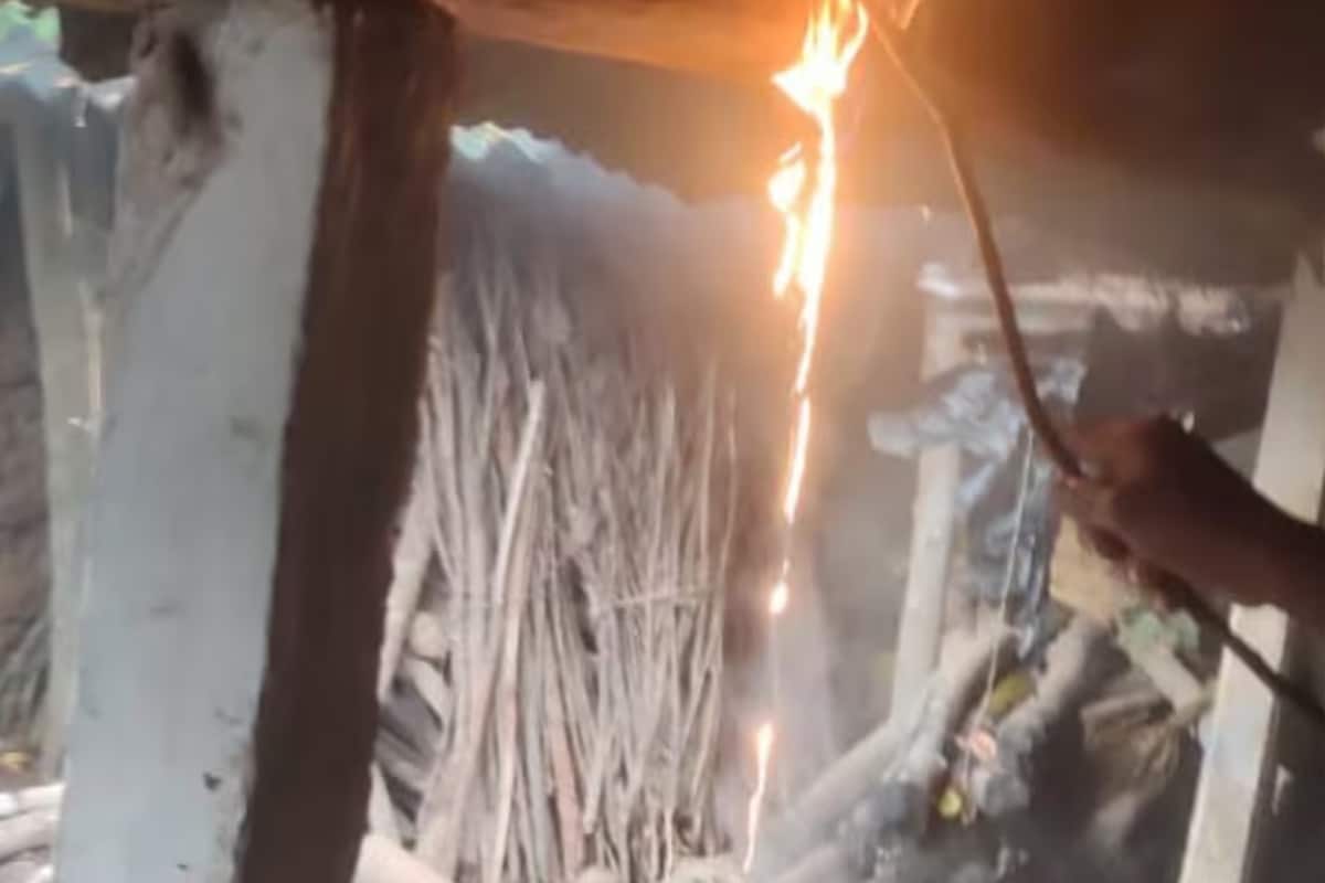 In Bankura’s Jambediya Village, Regular Fire Outbreaks At This Man’s Home Shocks Locals