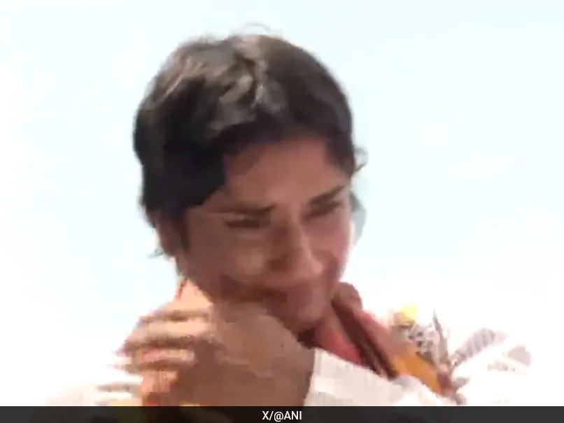 Watch: Vinesh Receives Hero’s Welcome From Fans At Airport, Breaks Down