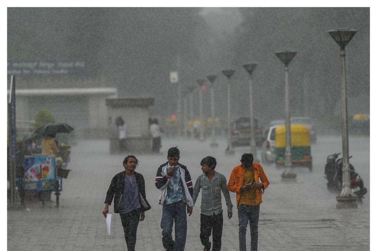 Bengaluru Traffic LIVE Updates: Bengaluru Traffic Affected As Rains Brings City To Standstill, Rains Likely In Some Areas