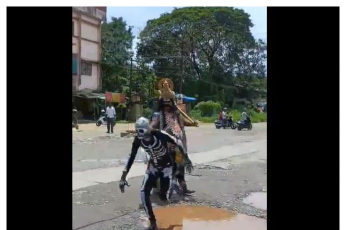 On Cam| Man Dressed As ‘Yamaraja’ Holds Long Jump Competition On Road Filled With Potholes