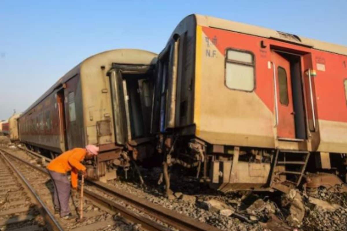 Giriraj Singh Alleges Pakistan-Linked ‘Sleeper Cells’ Behind Train Derailments, Slams Opposition Silence