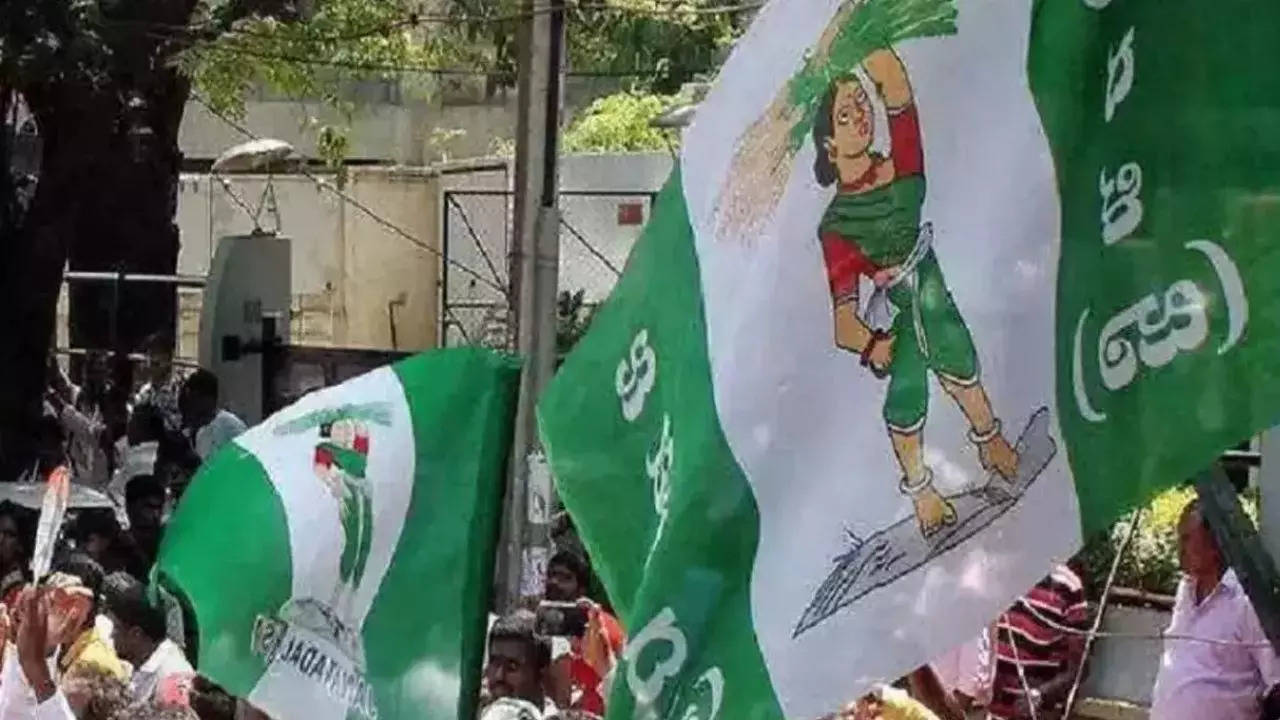 Karnataka: Rift in the open? JD(S) pulls out of padayatra, BJP in a fix