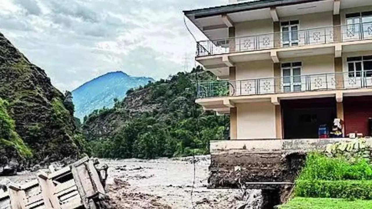 Uttarakhand rains: 16 dead, 450 stranded; Kedarnath shrine cut off