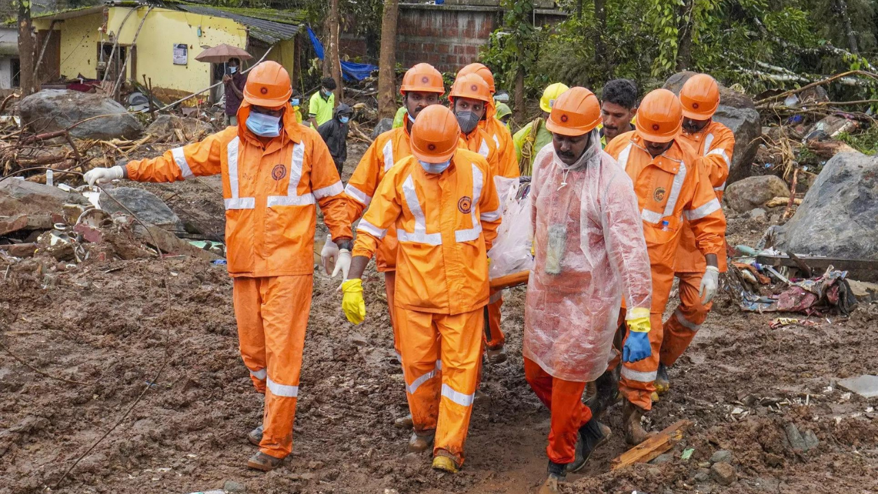 Wayanad woman who sent 1st SOS, then went to help others is also dead Wayanad woman who sent 1st SOS, then went to help others is also dead