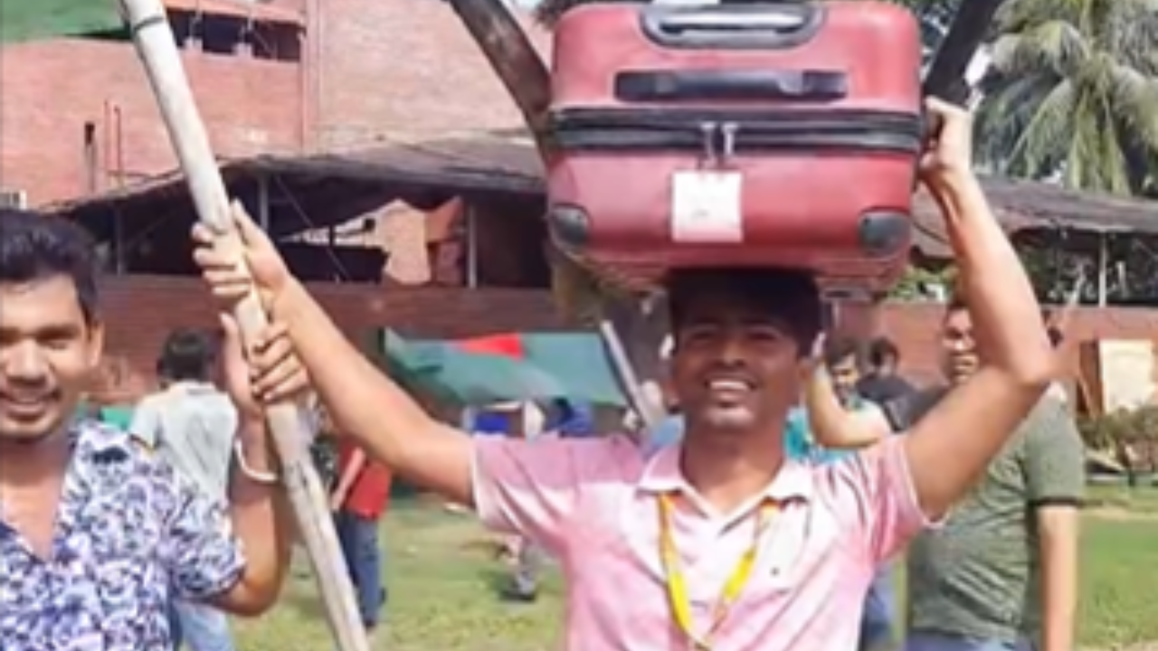 Watch: Bangladesh man loots Sheikh Hasina’s sarees from her residence