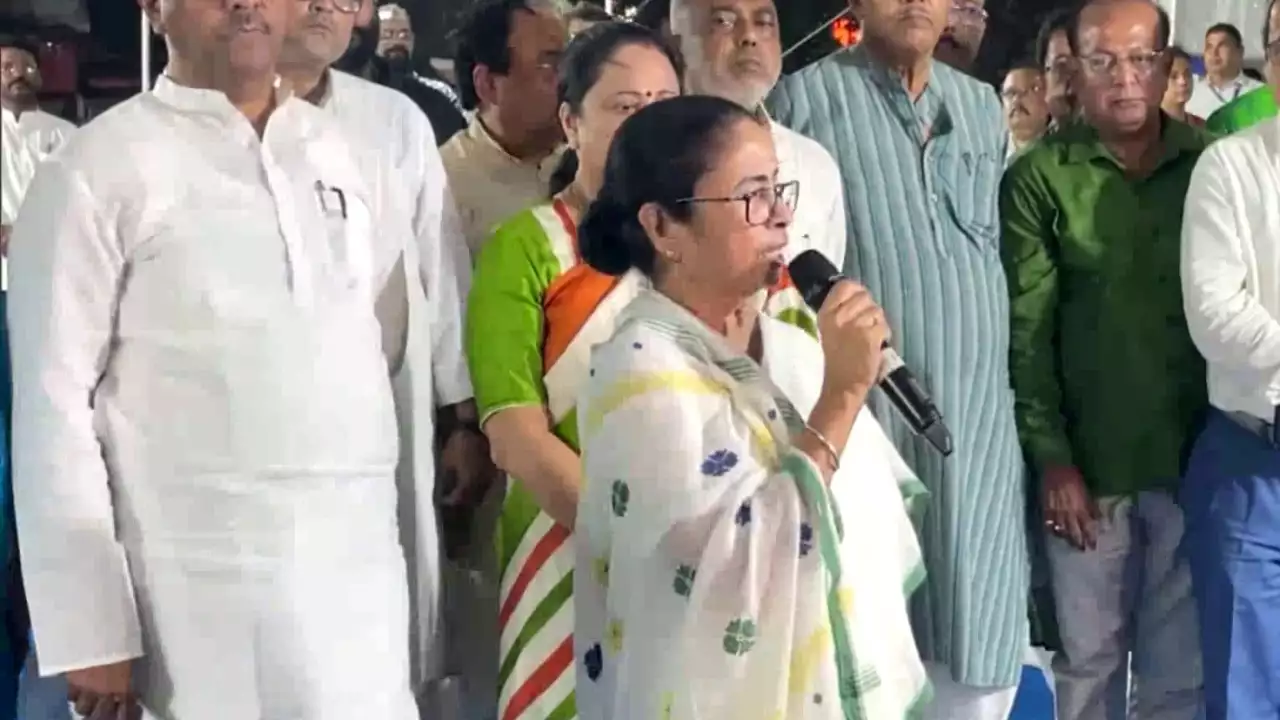 Doc murder-rape case: Mamata sets deadline for CBI to finish probe, demands guilty be hanged