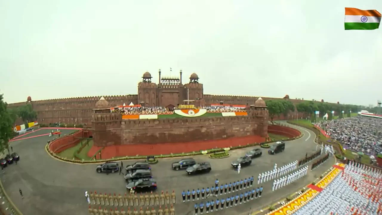 Sachin Tendulkar leads Indian sports icons wishing the nation