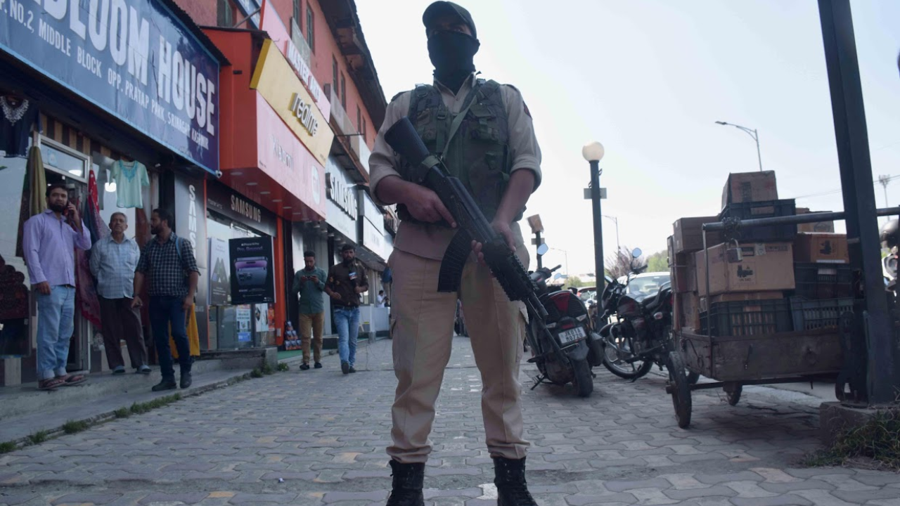 Major reshuffle: IGPs, DIGs among several senior J&K police officers transferred