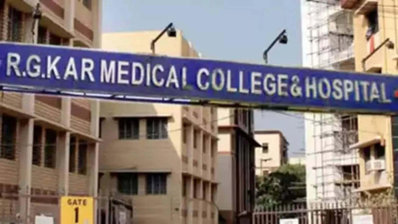 ‘Her pants were …’: Mother of deceased Kolkata doc recalls seeing daughter’s body