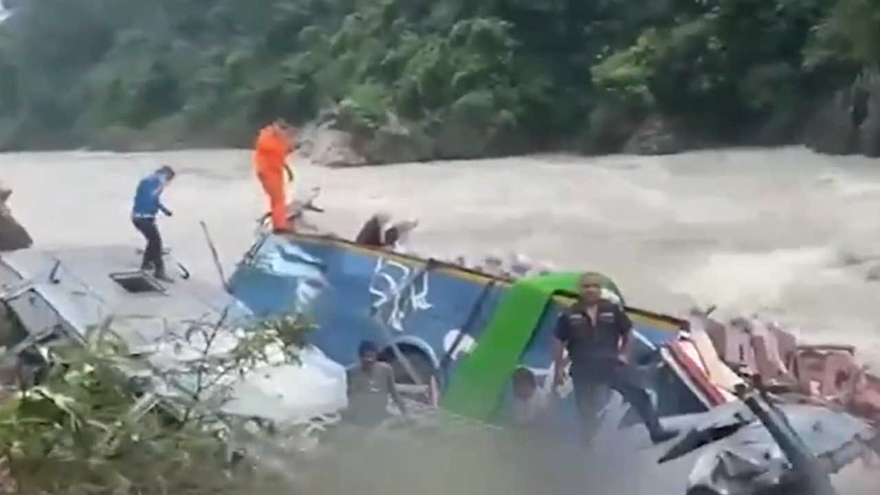 14 killed after Indian passenger bus carrying 40 people plunges into river in Nepal