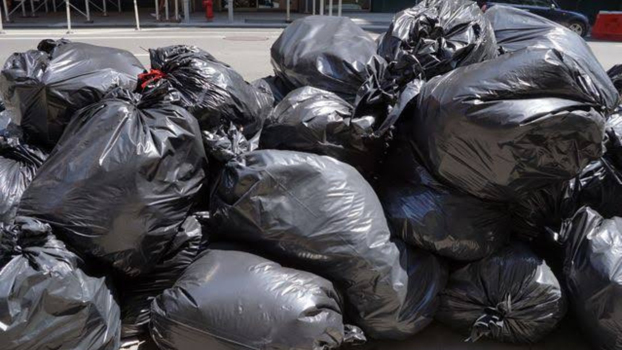 ‘Garbage war’ in Andhra: TDP dumps trash at YSRCP mayor’s home