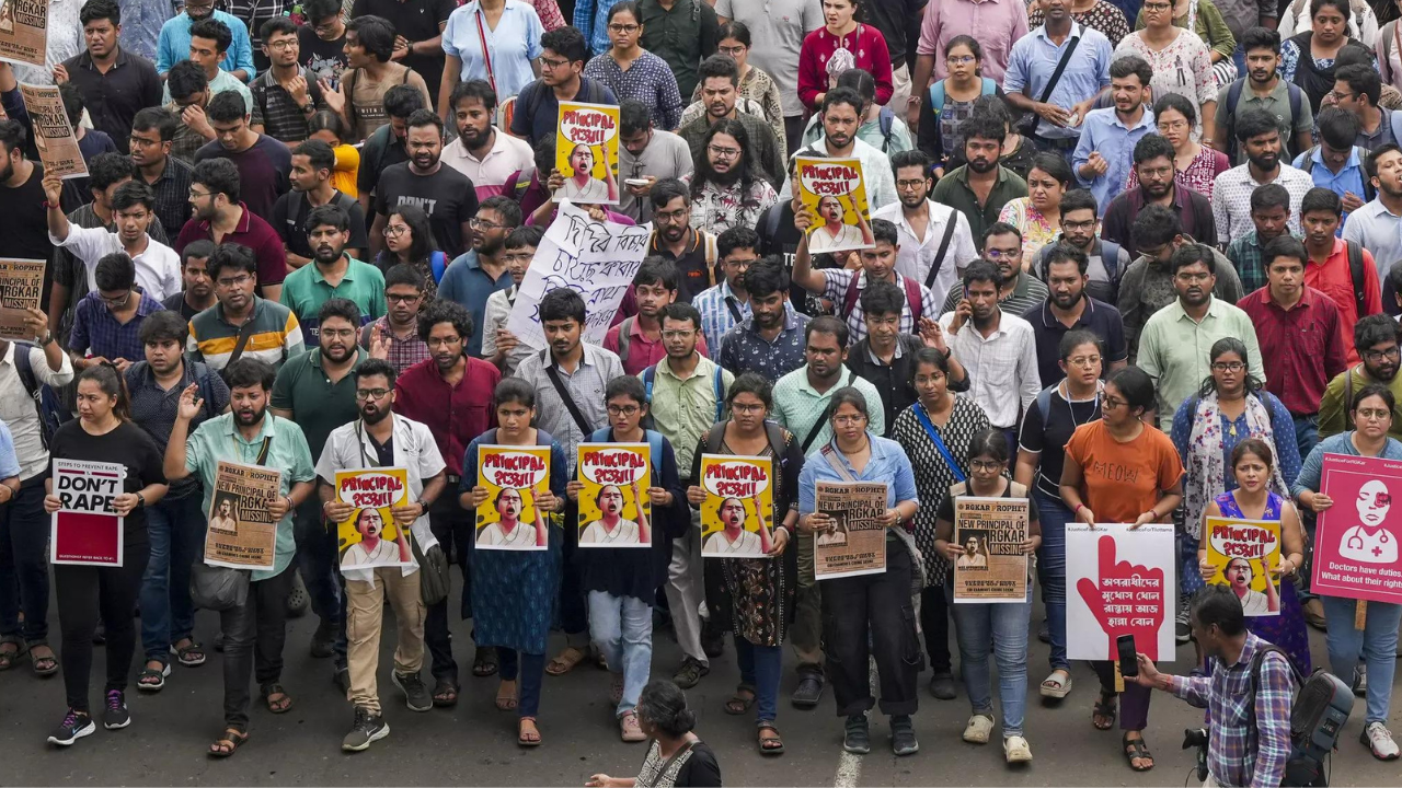 3 frantic calls: How parents of Kolkata doc were informed of their daughter’s death