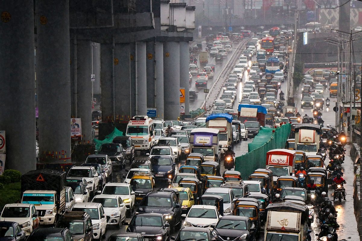 Bengaluru Traffic LIVE: Cops Alert Commuters Amid Rainfall, Light Showers Likely This Week