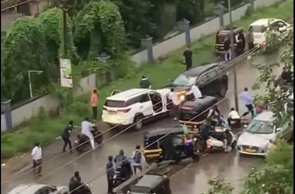 Video: Tata Harrier Rams Fortuner Twice In Thane Road Rage, Child Screams