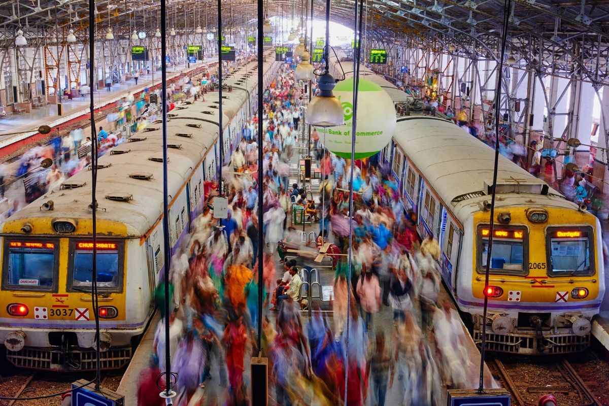 Railway Cop Spots Missing Girl at Coimbatore Railway Platform With Her Boyfriend, This Happens Next
