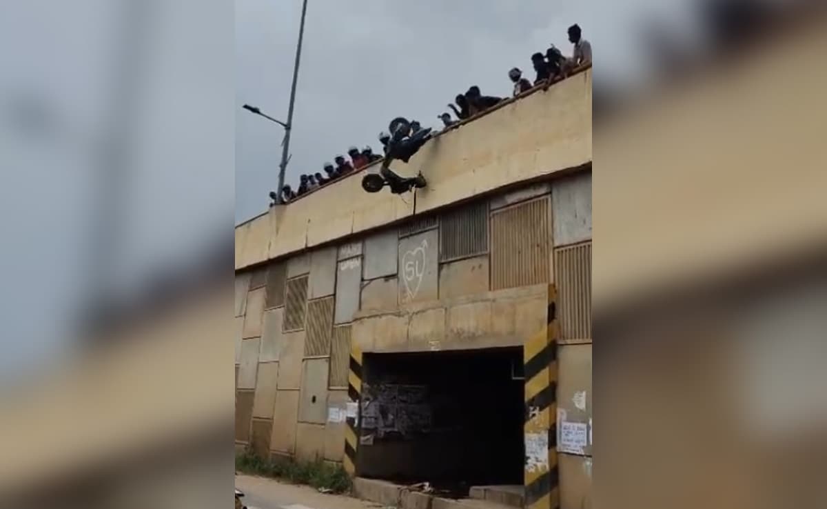 Fed Up With Stunt Riders, People Throw 2 Scooters Off Bengaluru Flyover