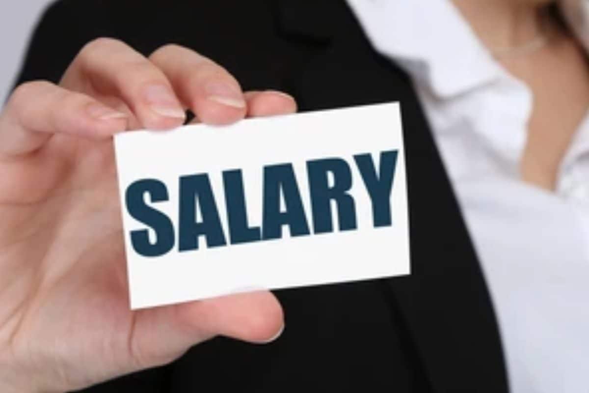 This Job Expects You To Be On Duty 24×7, Offers Pay for ‘Thirteenth’ Month during Holi