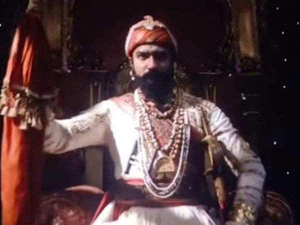 Vicky Kaushal looks fierce and regal in Chhavas teaser