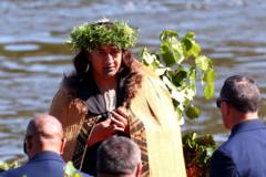 Māori king’s daughter crowned as king buried