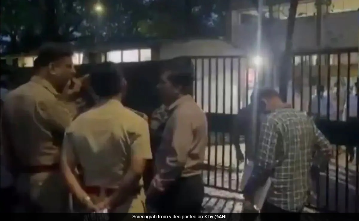 Cop Who Shot Badlapur Rape Accused Was Part Of Encounter Specialist’s Team