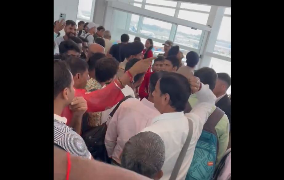 Video: SpiceJet Cancels Flight 5 Minutes Before Boarding, Passengers Angry