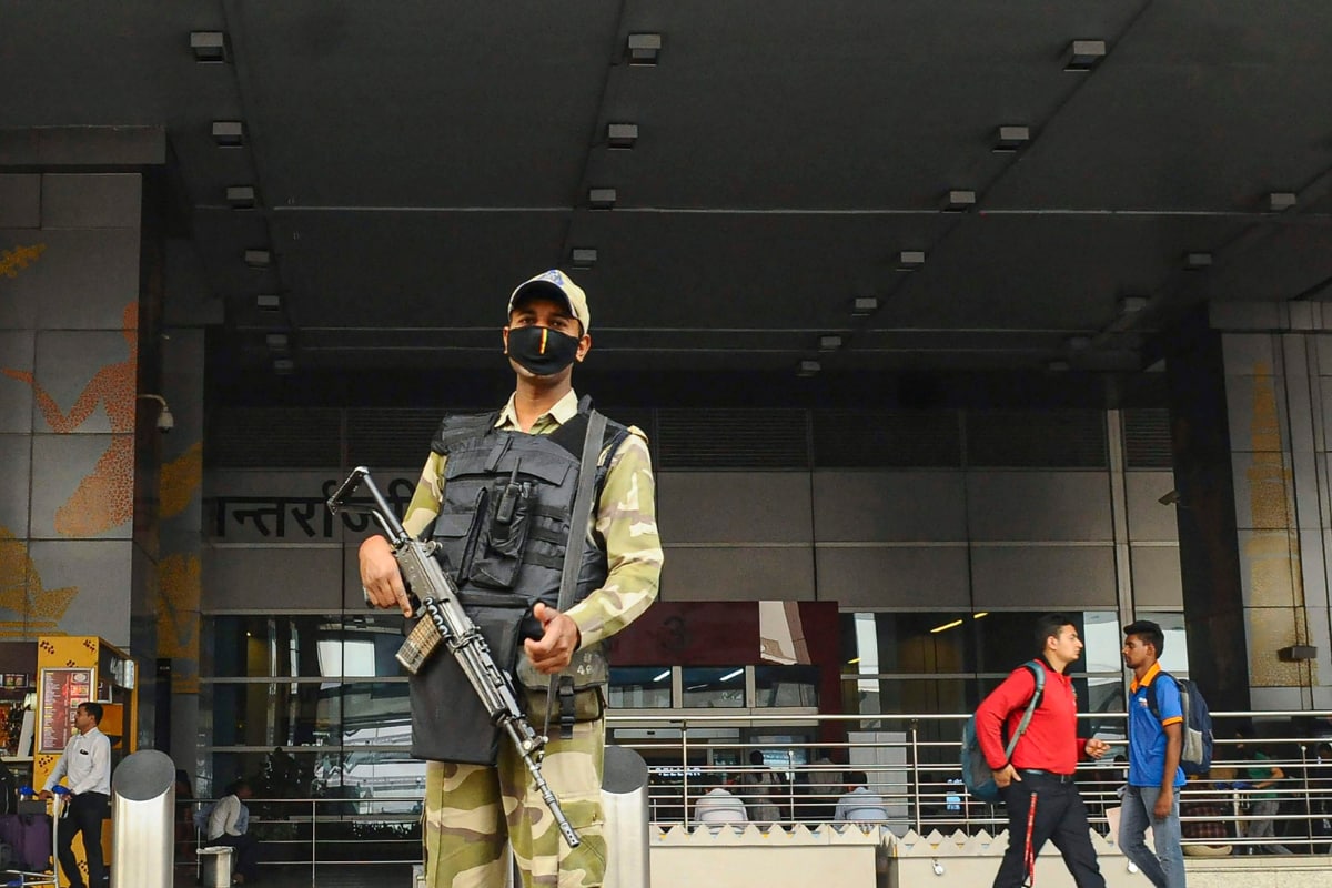 Long Calls, Strange Moves Lead to Arrest of Birmingham-Bound Passengers at Delhi Airport