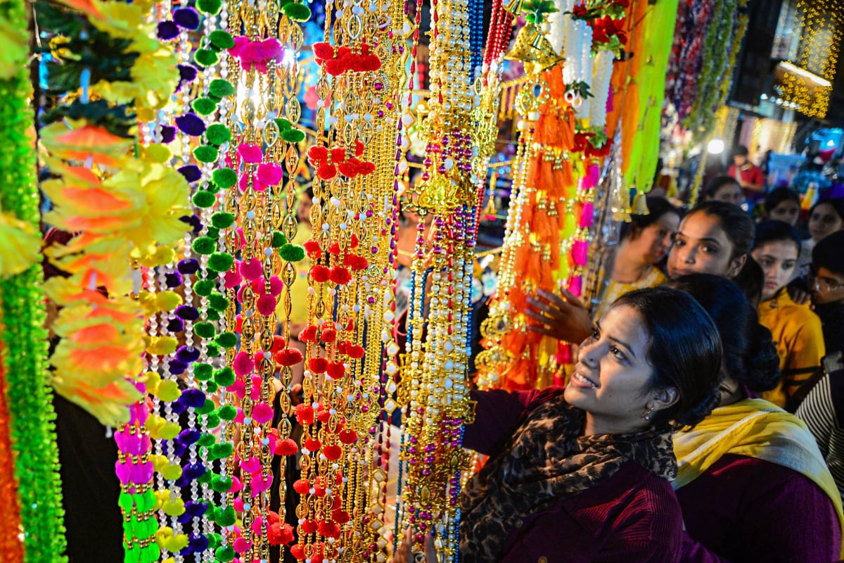 Urban India Likely to Spend Rs 1.85 Lakh Crore During Festive Season 2024 on Shopping: LocalCircles Survey