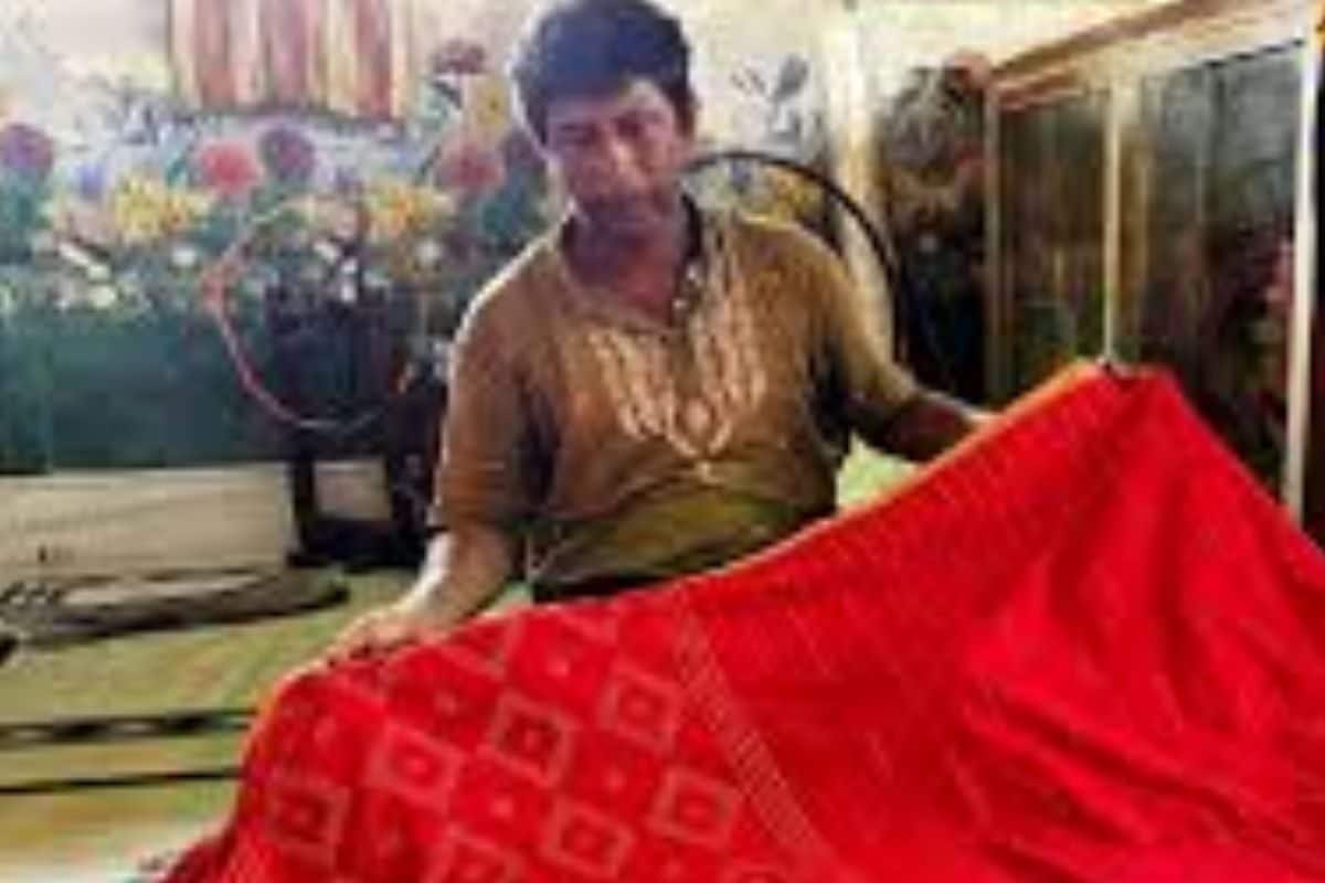 Ahead Of Durga Puja, This Shop In Bengal’s Bardhaman Exports Jamdani Saree To Malaysia