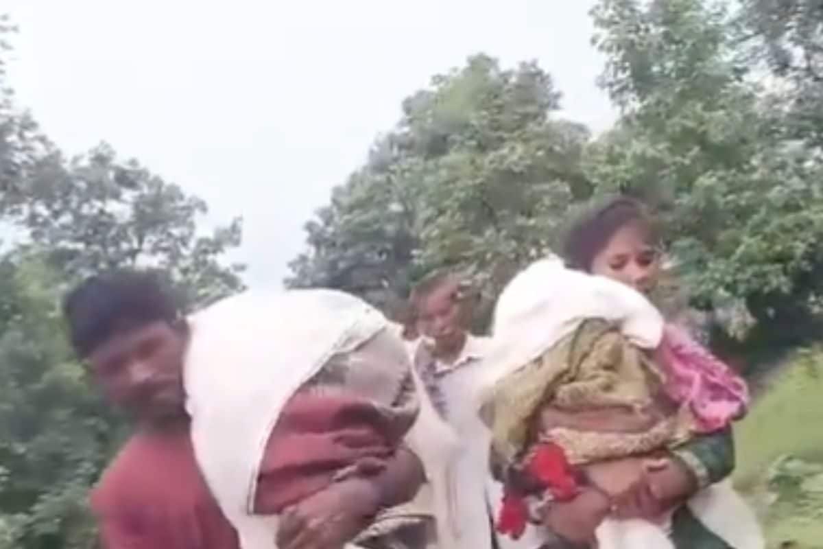 Maharashtra: No Ambulance, Parents Forced To Carry Sons’ Bodies On Shoulder For 15 KM