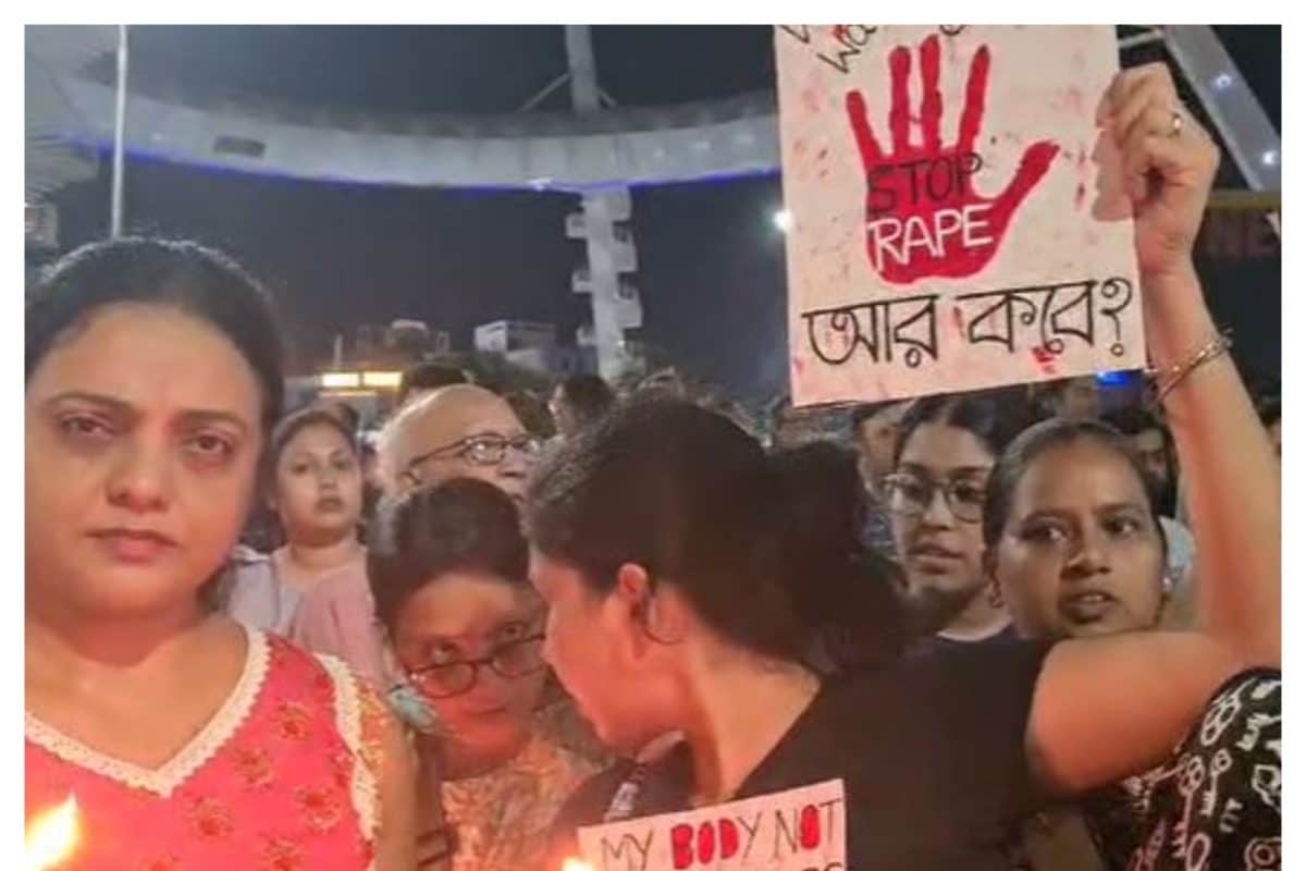 ‘Lights Out’: People Switch Off Lights, Come Out With Candles in Kolkata To Protest Against RG Kar Rape-Murder