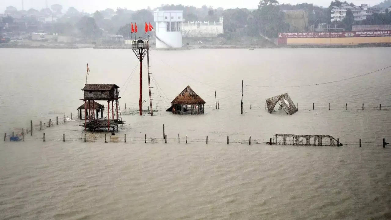 UP officer swept away by strong currents in Ganga; divers demanded Rs 10,000 to rescue him, say friends