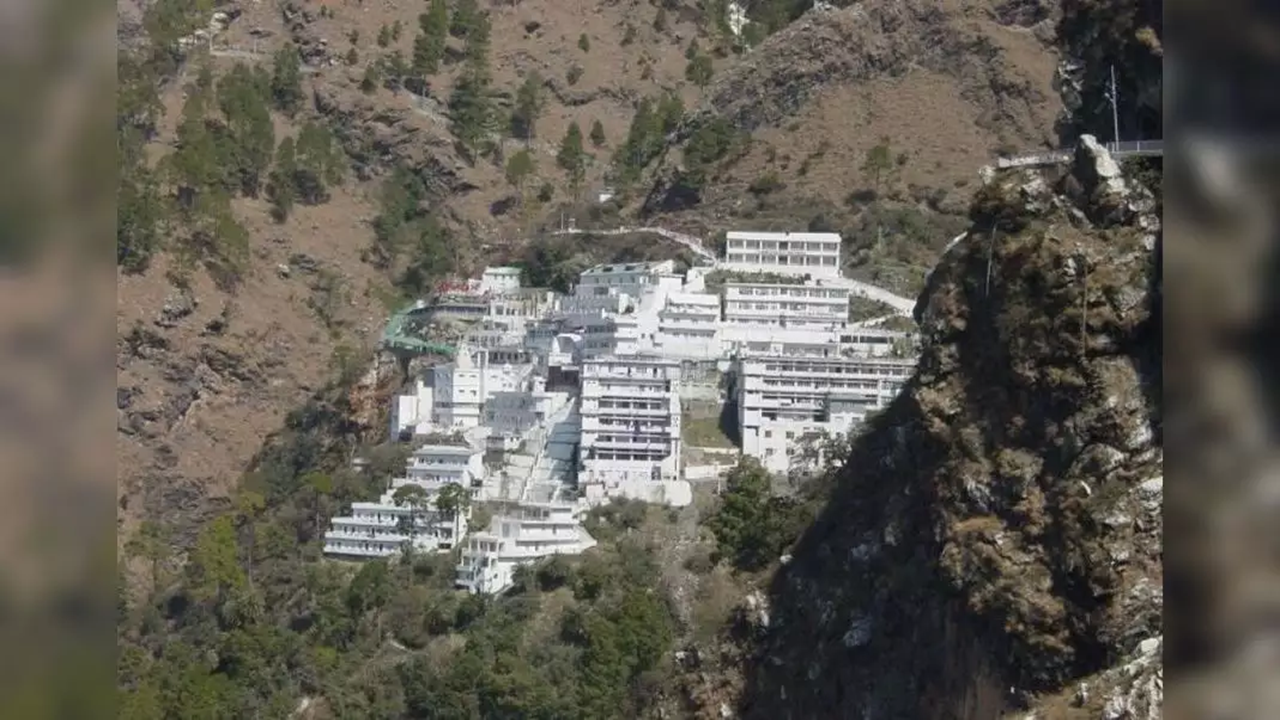 Shooting stones and landslide on Vaishno Devi track disrupt yatra